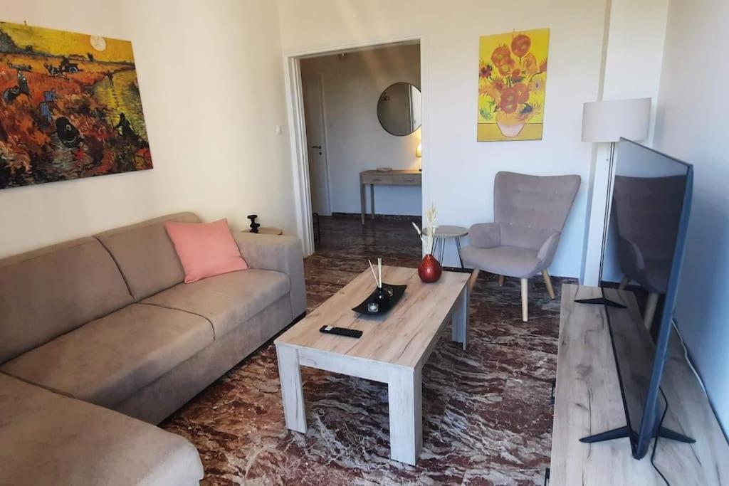 Comfort Apartment In The City Kalamata Exterior photo